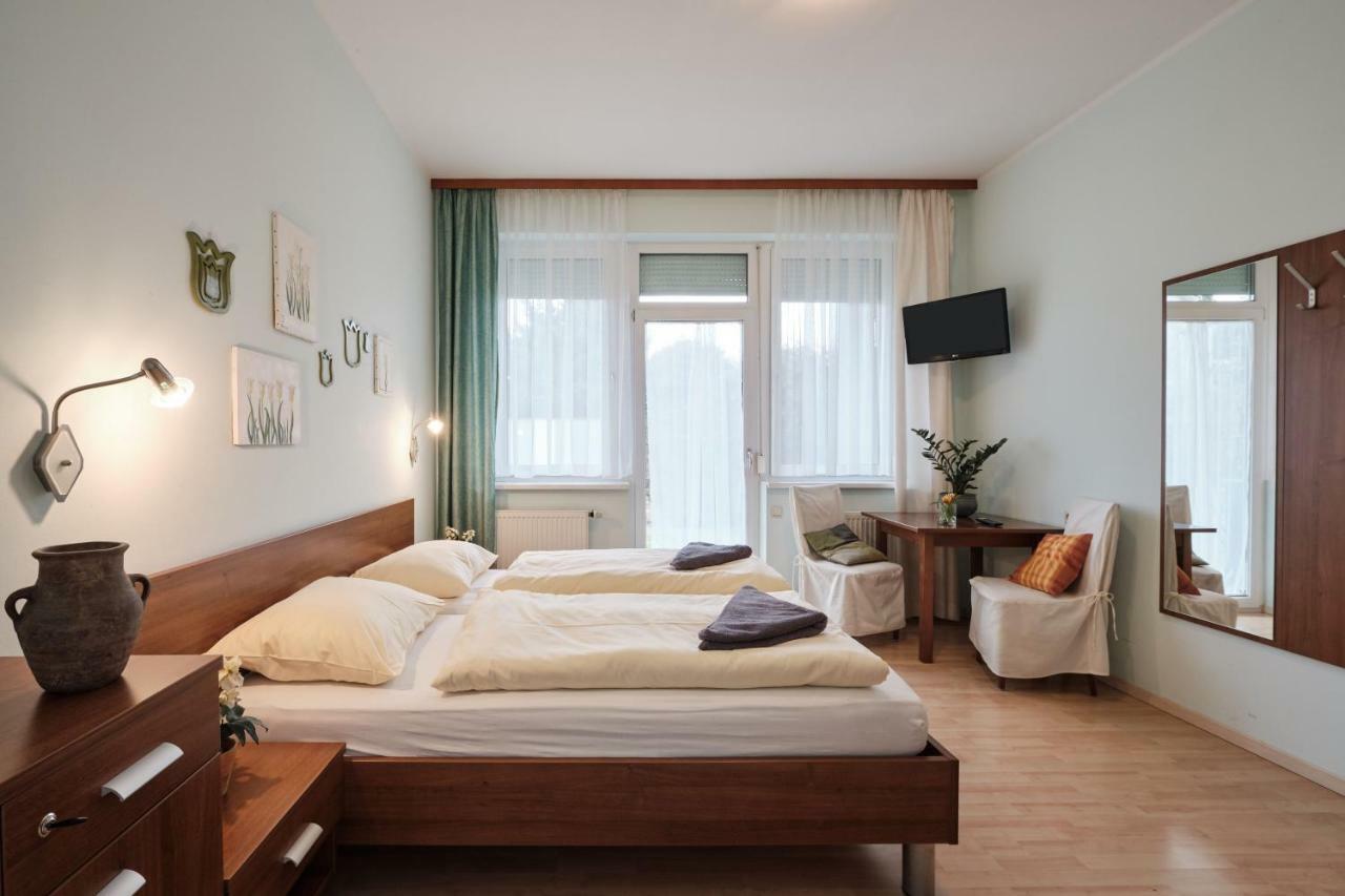 Pension Zum Romer Эннс Экстерьер фото