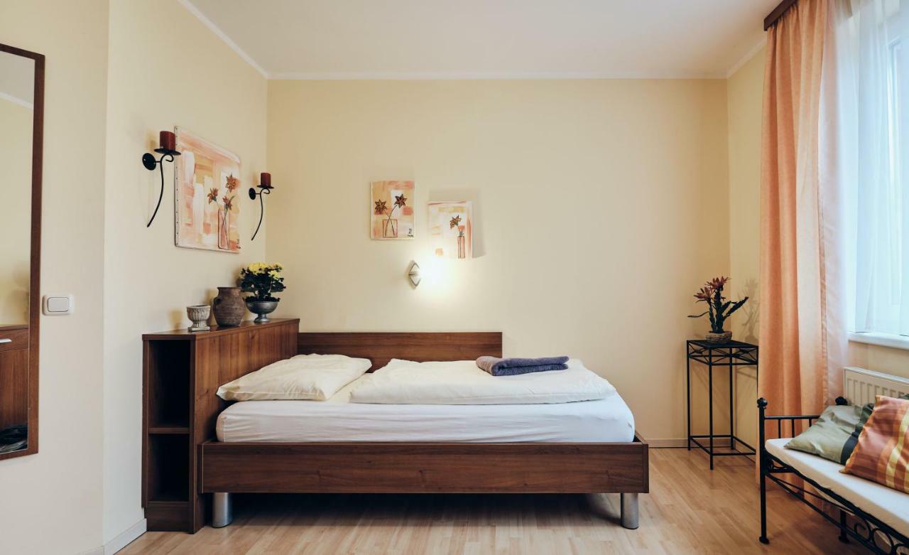 Pension Zum Romer Эннс Экстерьер фото