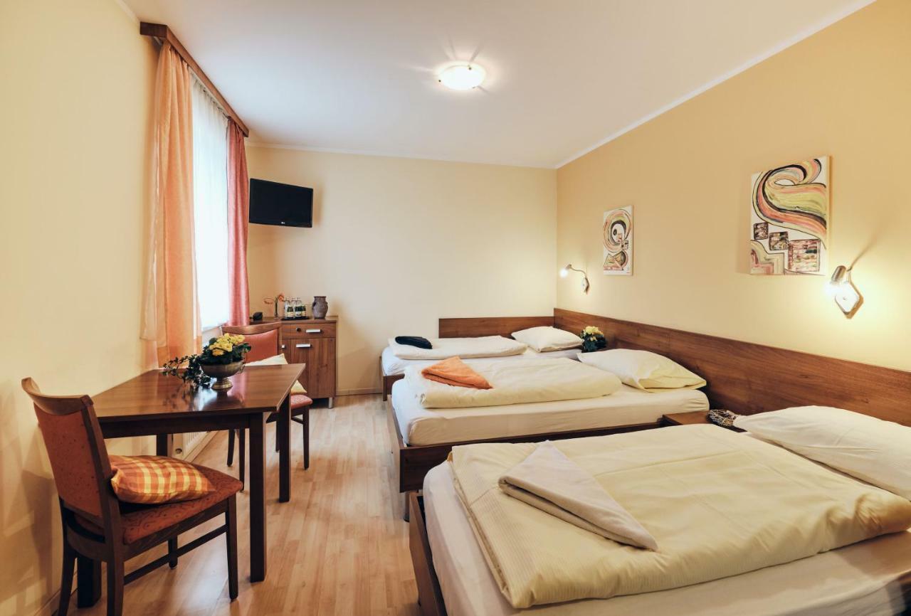 Pension Zum Romer Эннс Экстерьер фото